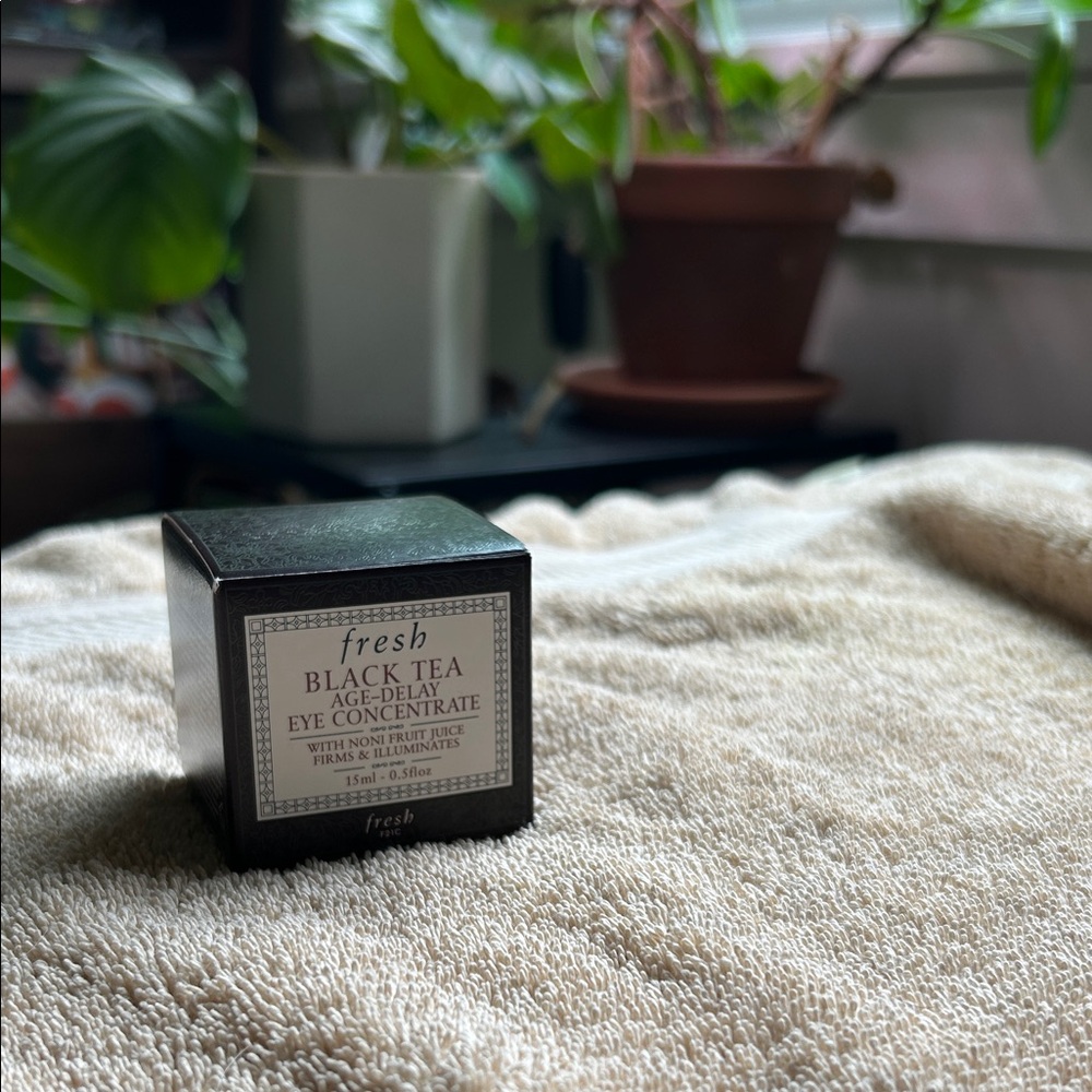 Fresh Black Tea Age Delay Eye Concentrate